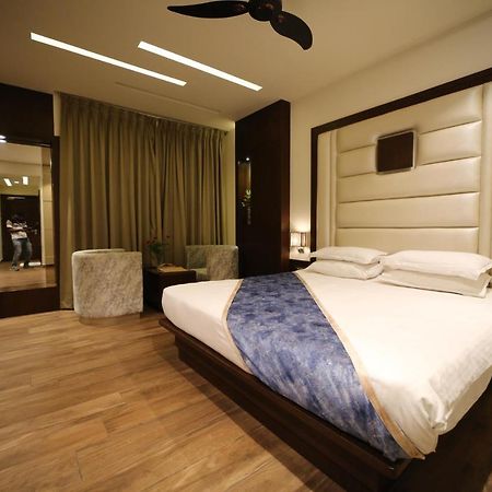 Hotel Prince Viraj Jabalpur Buitenkant foto