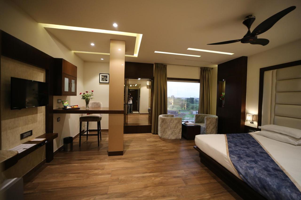 Hotel Prince Viraj Jabalpur Buitenkant foto
