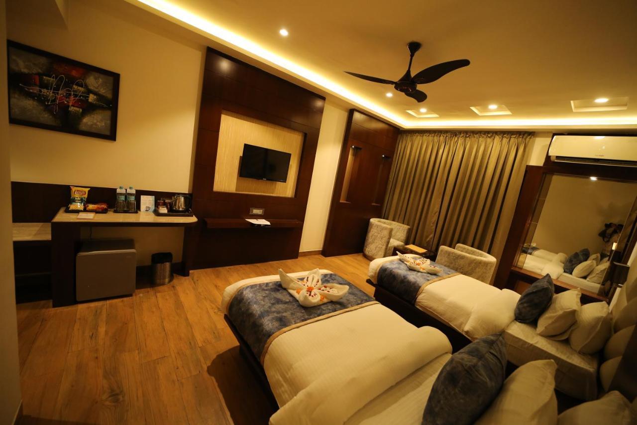 Hotel Prince Viraj Jabalpur Buitenkant foto