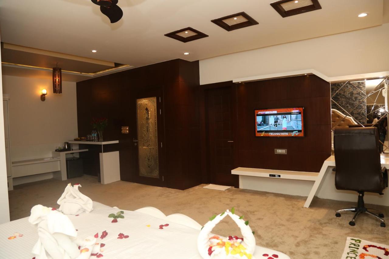 Hotel Prince Viraj Jabalpur Buitenkant foto