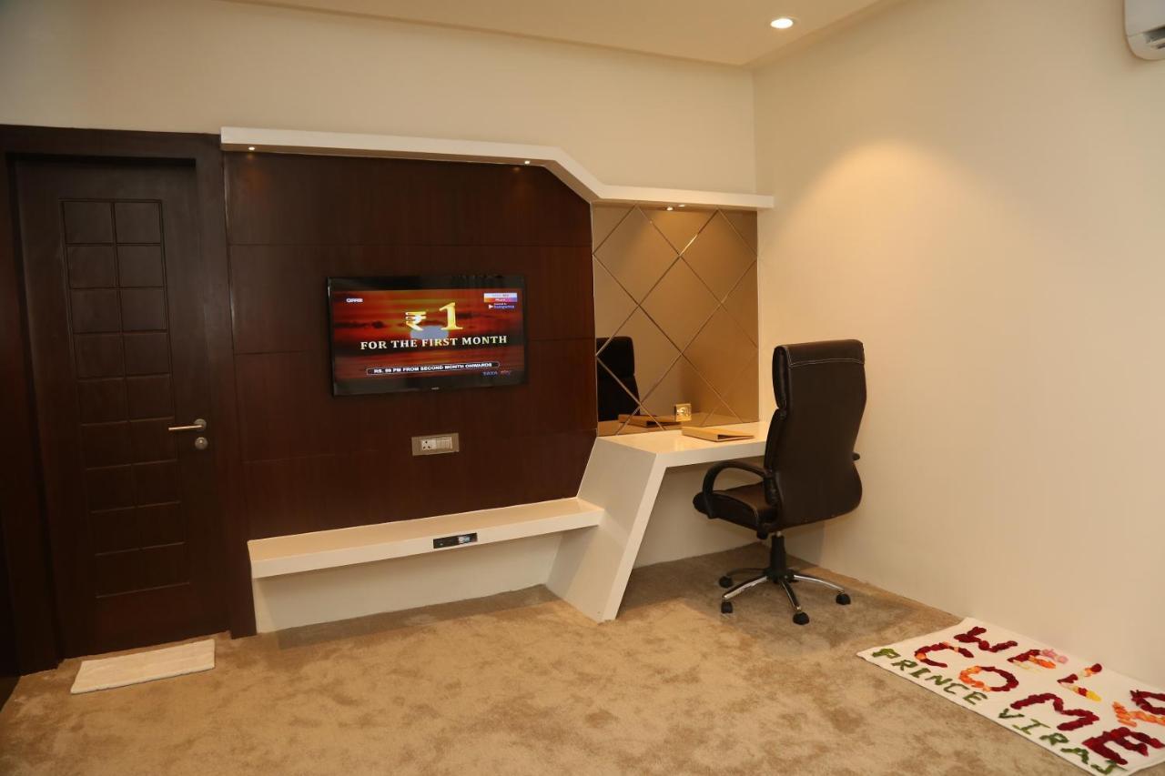 Hotel Prince Viraj Jabalpur Buitenkant foto