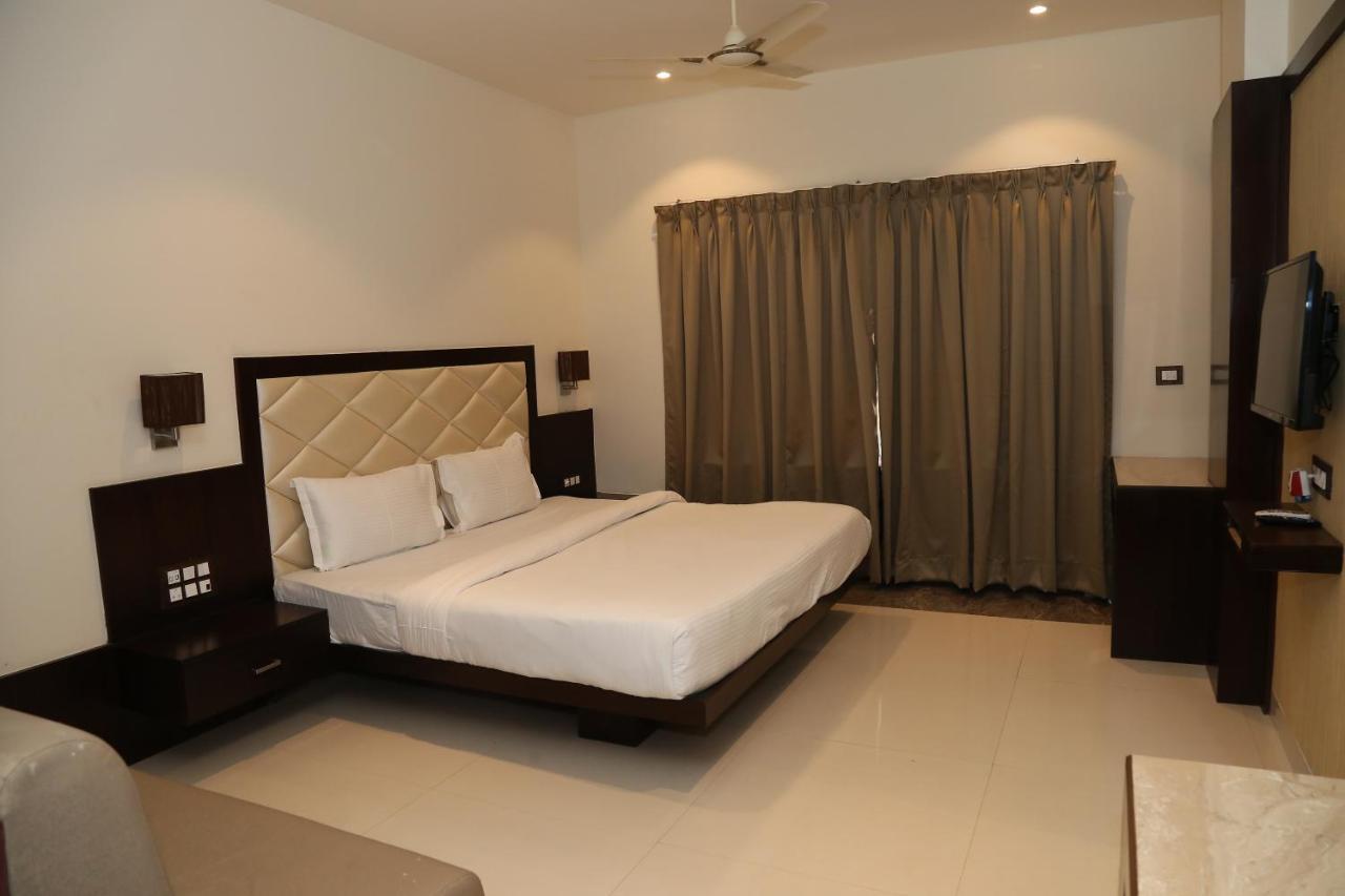 Hotel Prince Viraj Jabalpur Buitenkant foto