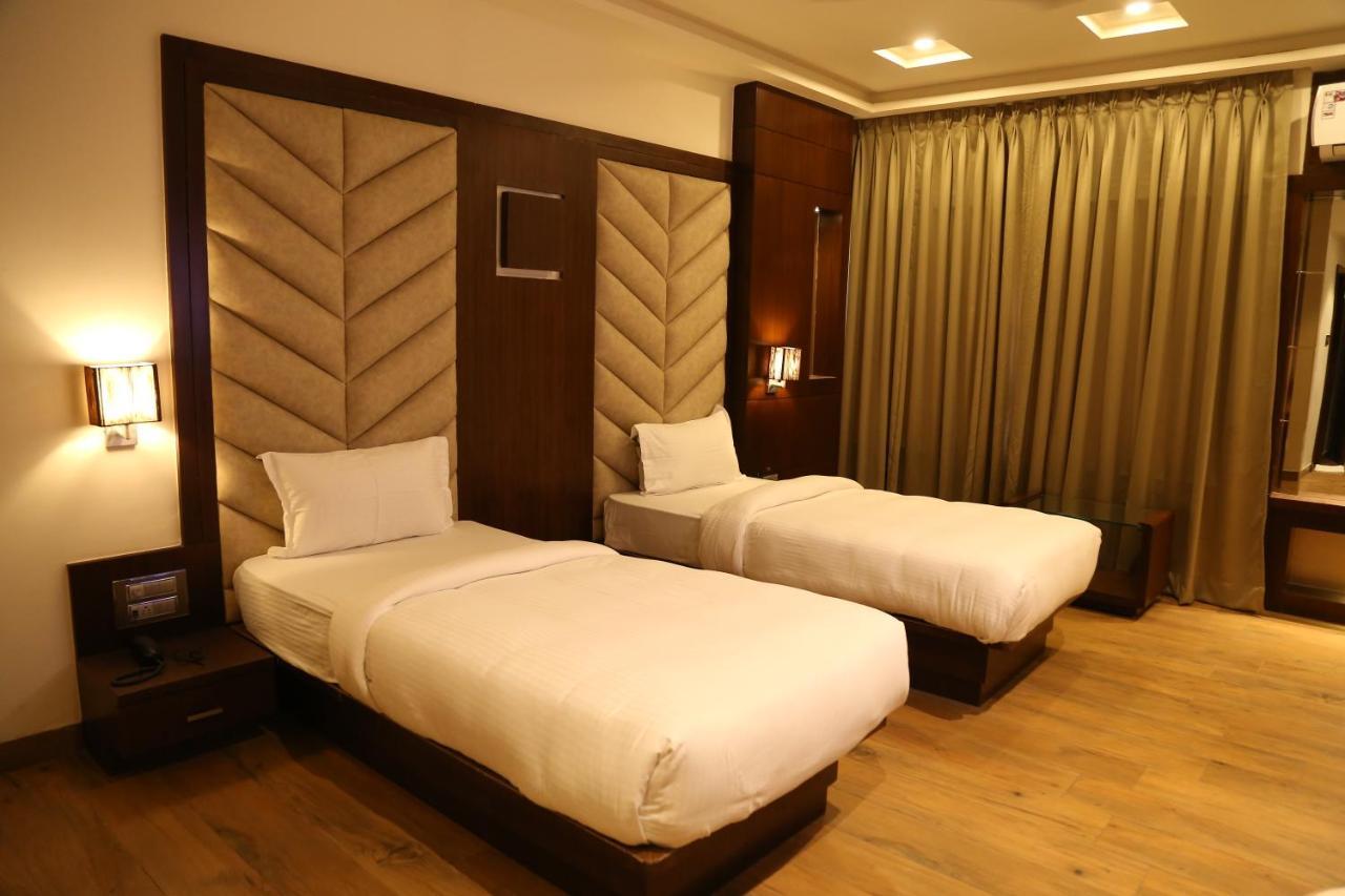 Hotel Prince Viraj Jabalpur Buitenkant foto