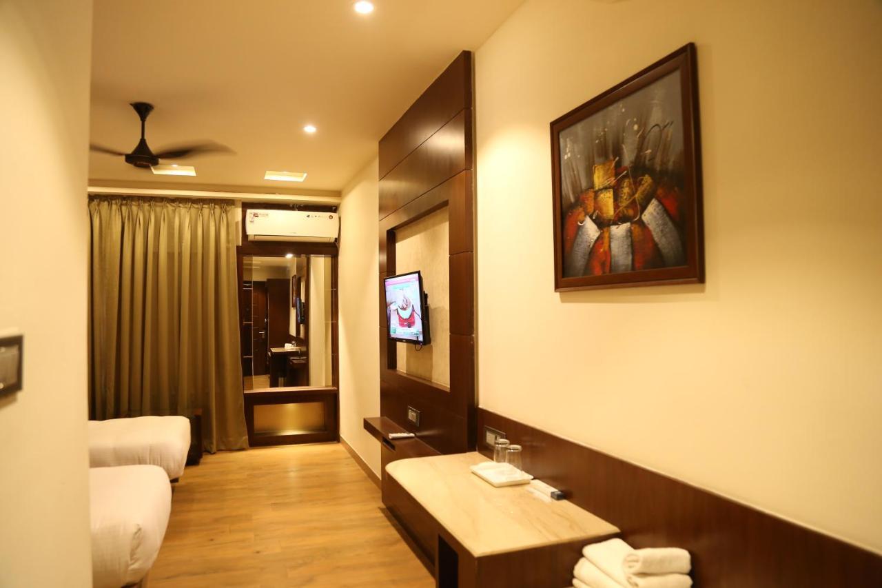 Hotel Prince Viraj Jabalpur Buitenkant foto