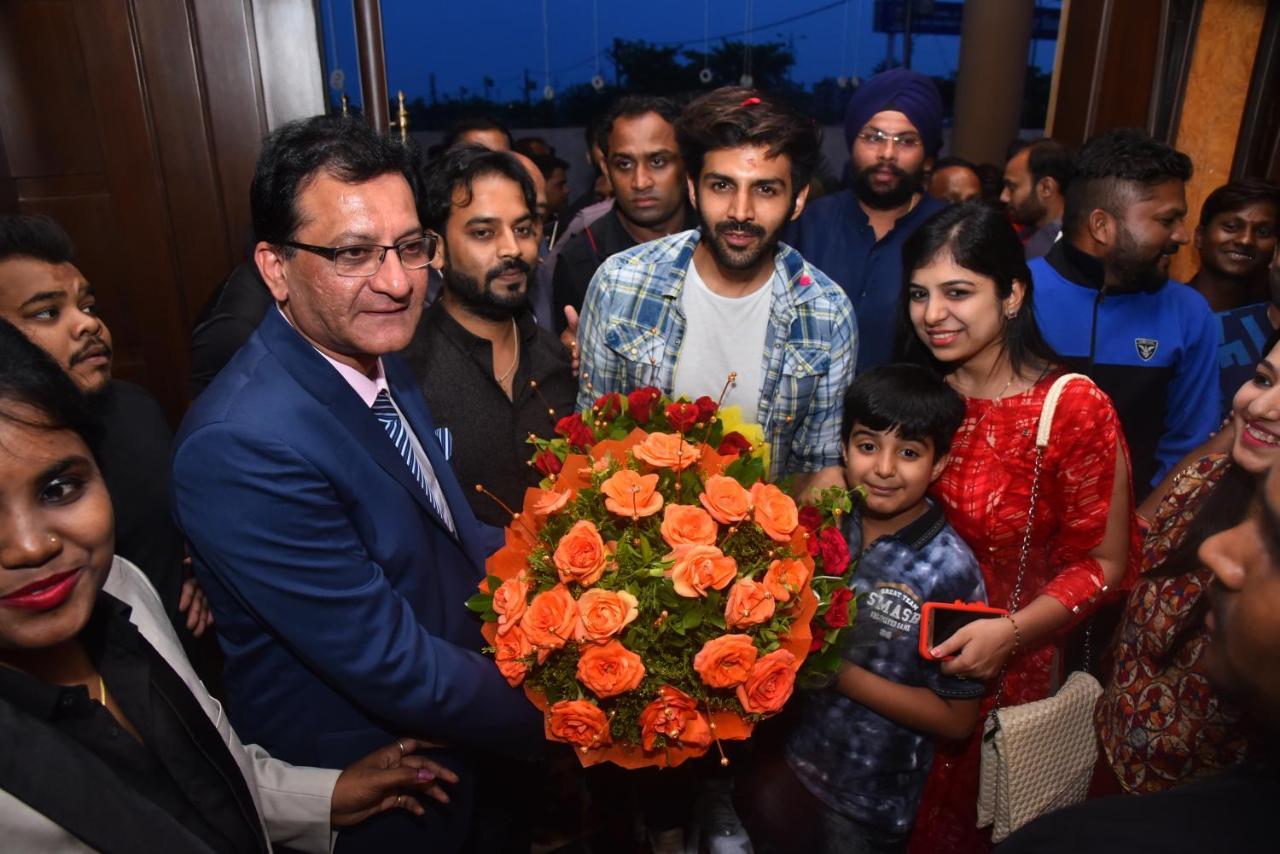 Hotel Prince Viraj Jabalpur Buitenkant foto
